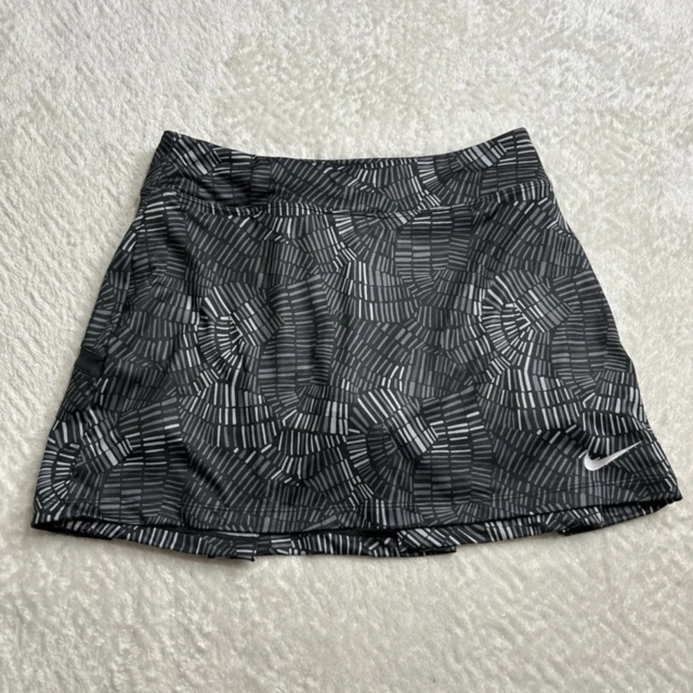 Nike Monochrome Geometric Skirt